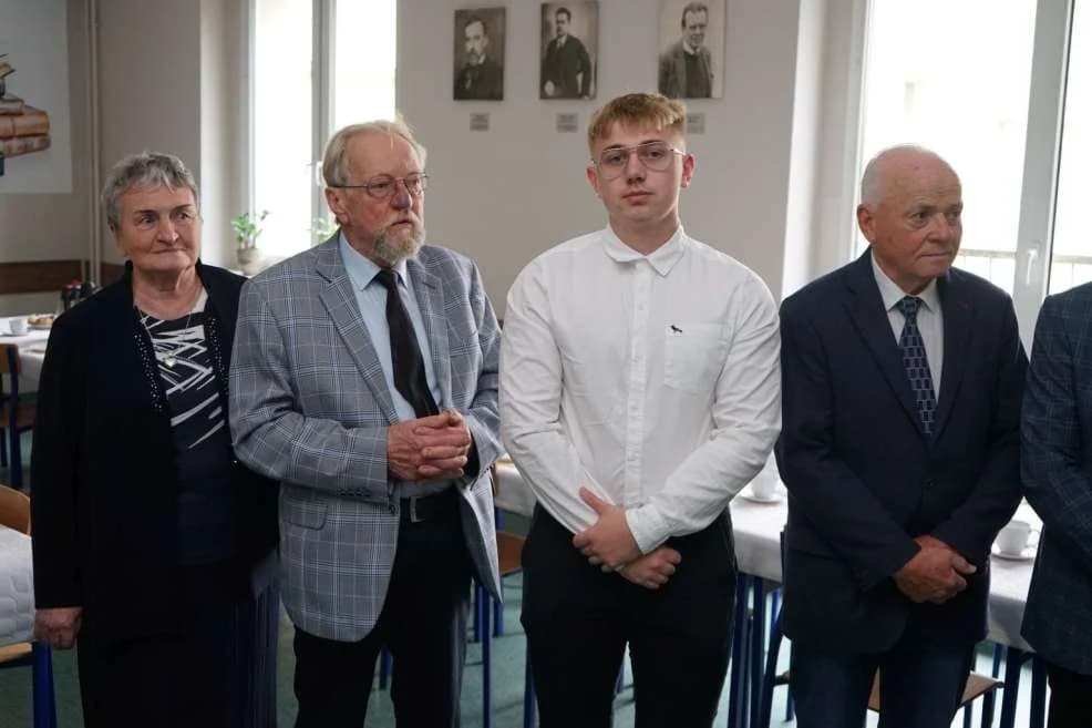 Nadanie imienia sali lekcyjnej w ZSP nr 2 w Jarocinie — zdjęcie 2 z 24