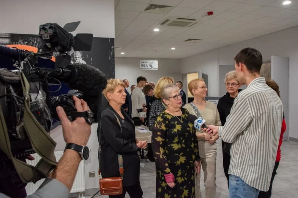 Kandydat na Prezydenta RP Rafał Trzaskowski spotkał się w Jarocinie z grupą aktywnych kobiet — zdjęcie 5 z 21