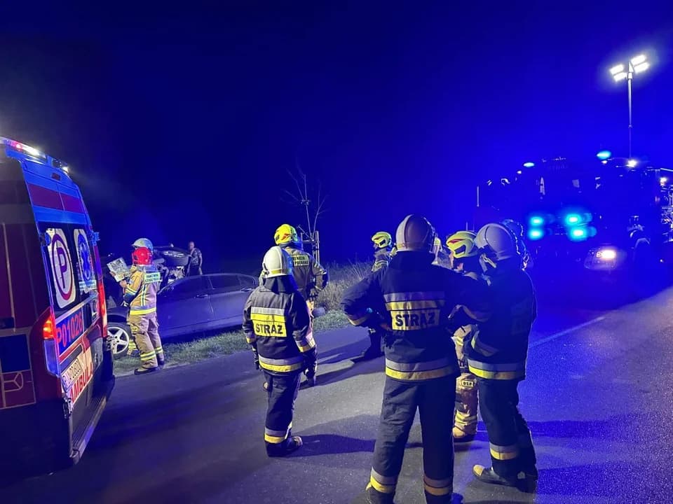 Dwa pojazdy zderzyły się na drodze Jarocin – Żerków — zdjęcie 6 z 10