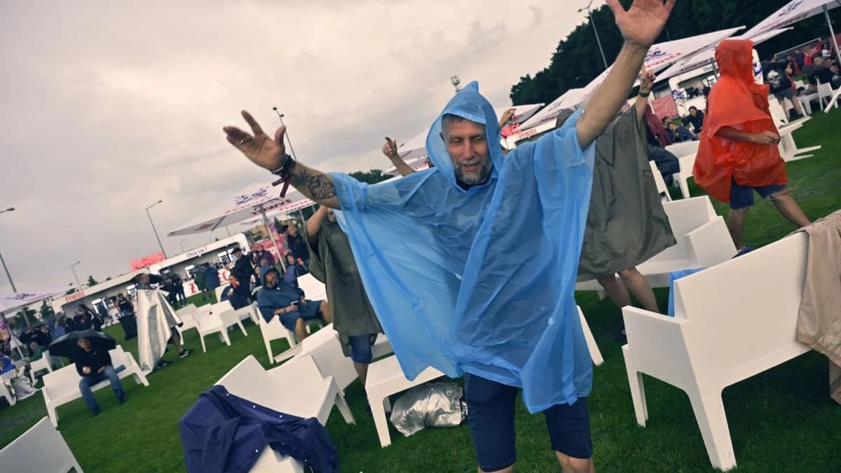 Tak bawiliście w błocie i deszczu podczas pierwszego dnia Jarocin Festiwal 2026