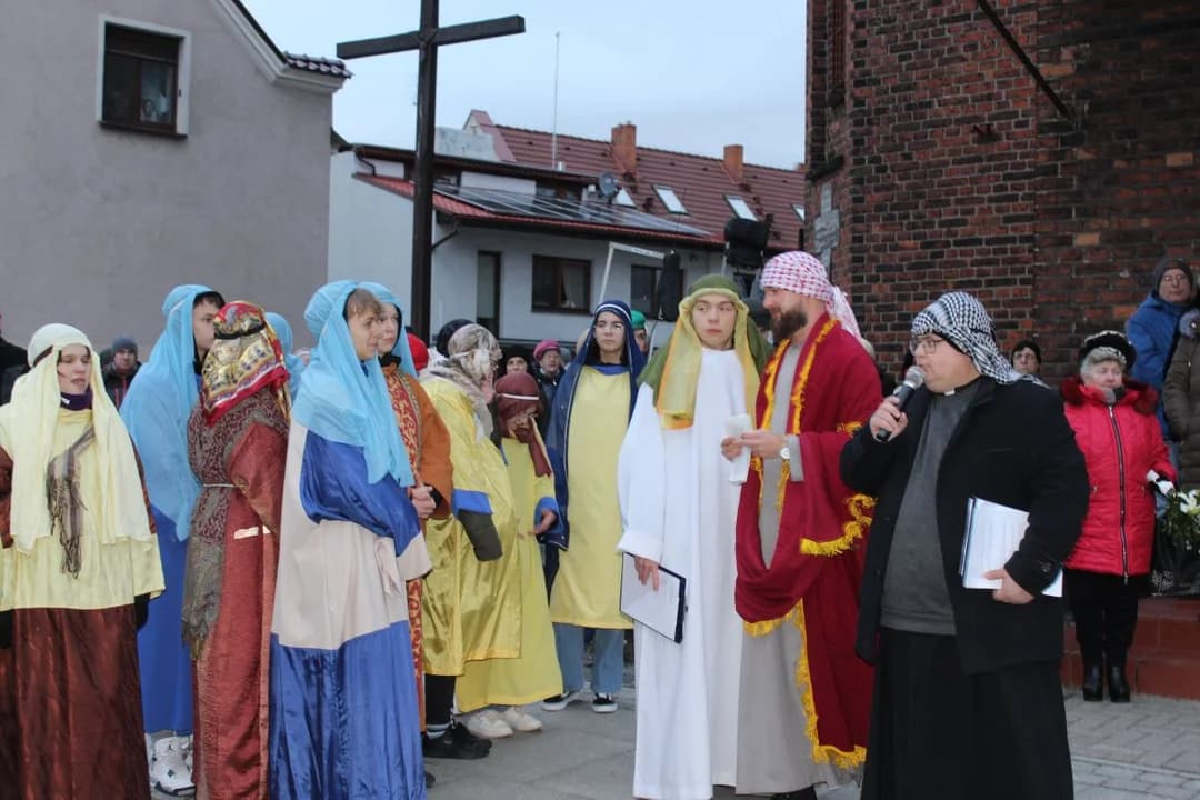 Misterium u franciszkanów i na ulicach Jarocina. Tym razem bez lawety — zdjęcie 4 z 21