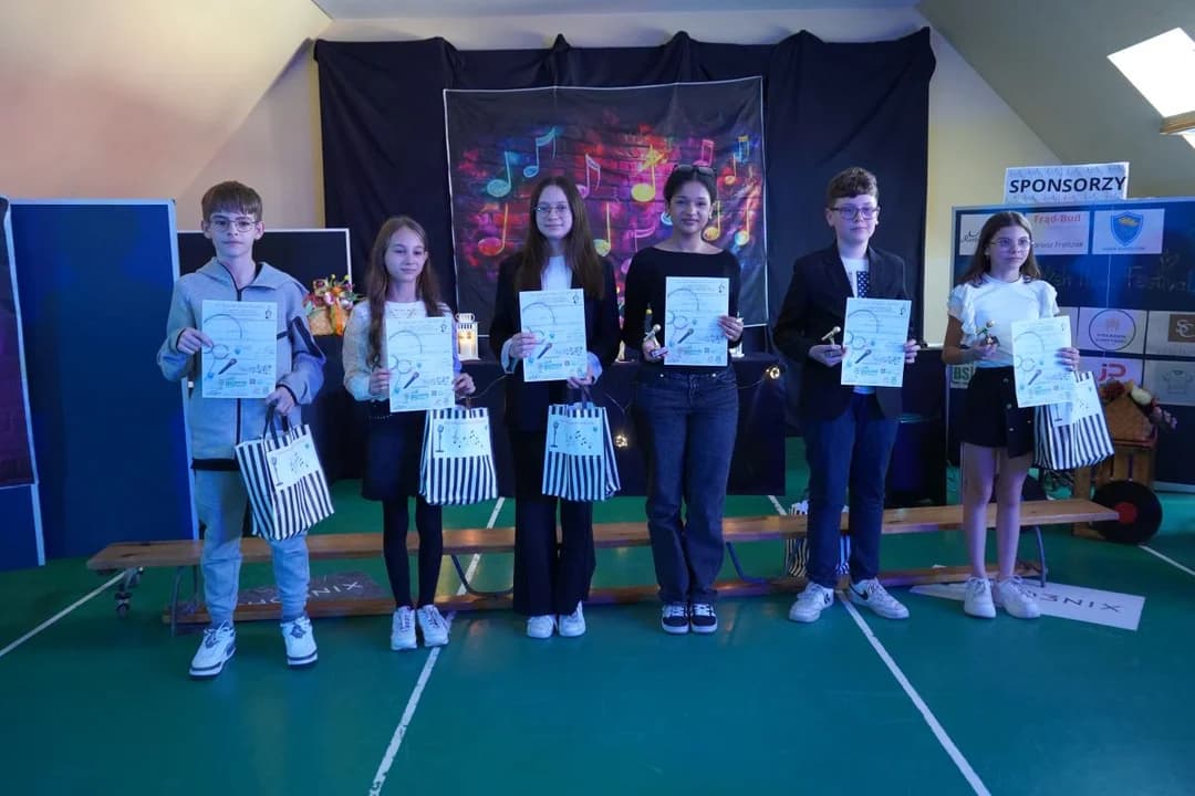 II Gminny Festiwal Piosenki Angielskiej w Szkole Podstawowej nr 2 w Jarocinie [ZDJĘCIA]