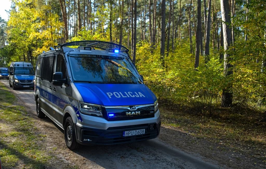 Katastrofa samolotu, uzbrojeni przestępcy i działania antyterrorystów - duże ćwiczenia policji i służb ratowniczych [ZDJĘCIA I FILM]