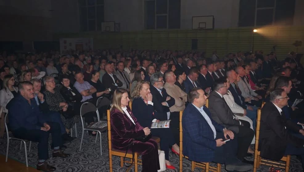 Ponad 400 osób zgromadziła gala z okazji 10-lecia odzyskania praw miejskich