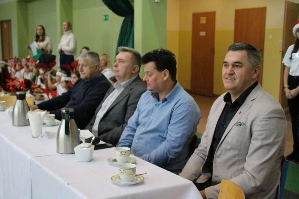 Przegląd Zespołów Tanecznych w szkole w Cielczy — zdjęcie 5 z 80