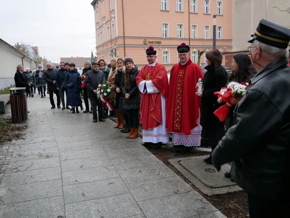 W Jarocinie uczczono pamięć ofiar stanu wojennego — zdjęcie 5 z 7