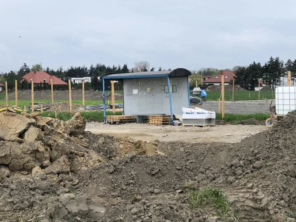 Nowe ekoprzystanki w Jarocinie. Co z wiatami przy ul. Dąbrowskiego i Siedlemińskiej? — zdjęcie 3 z 19
