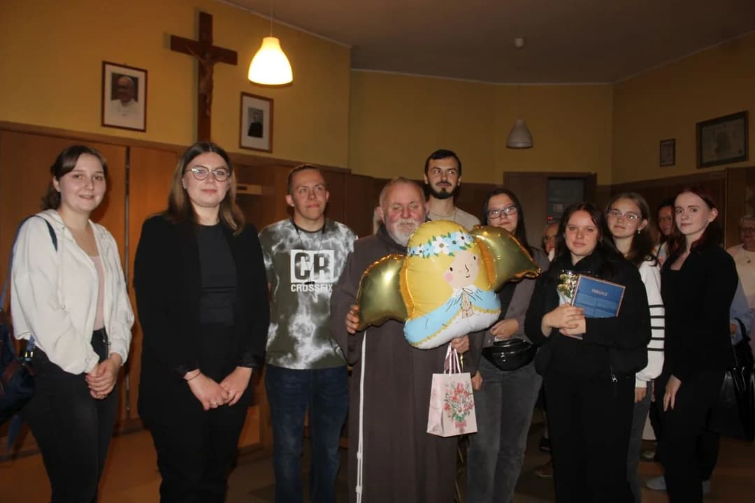 Pożegnanie ojca Eliota Mareckiego i brata Sebastiana Baryluka w parafii św. Antoniego Padewskiego w Jarocinie [ZDJĘCIA]