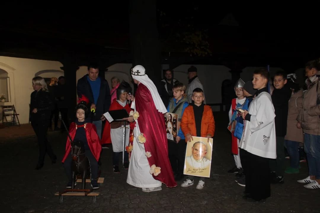 Marsz Świętych w parafii św. Marcina w Jarocinie [ZDJĘCIA] — zdjęcie 2 z 94