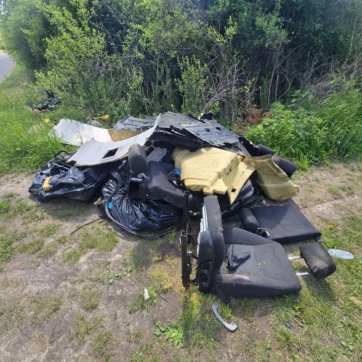 Śmieci przy drodze Roszków - Siedlemin