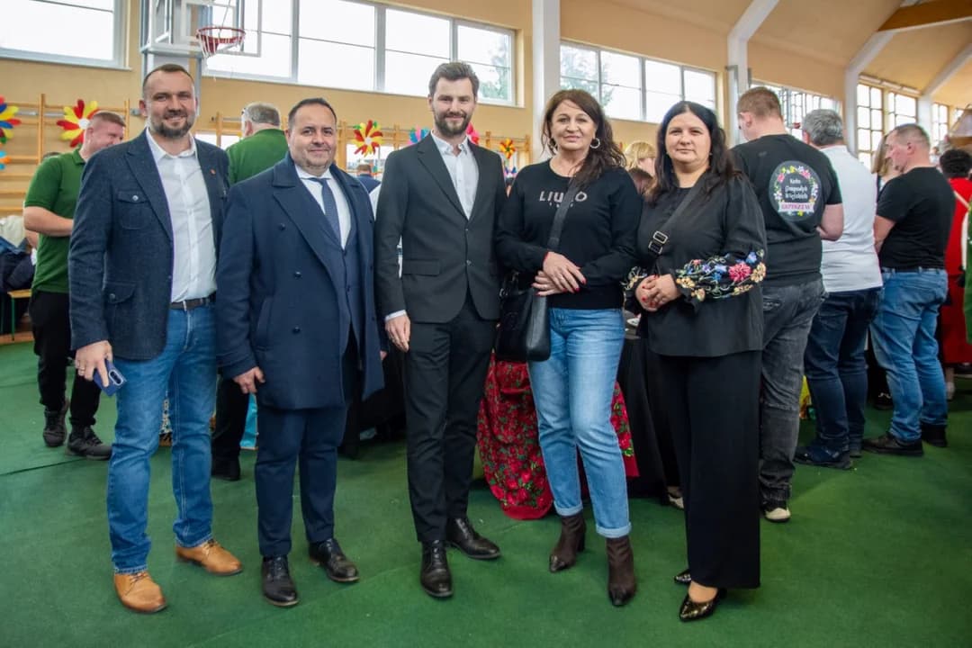 Wielkie tarcie chrzanu w Chrzanie. Przy tarkach stanęło blisko 100 KGW z całej Wielkopolski  [ZDJĘCIA, AKTUALIZACJA]