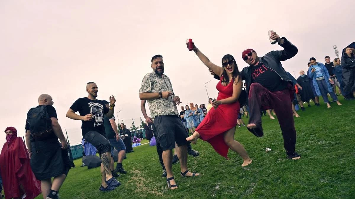 Tak bawiliście w błocie i deszczu podczas pierwszego dnia Jarocin Festiwal 2026