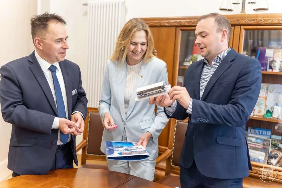 Jak powinna wyglądać komunikacja w gminie Jarocin, czego oczekują pasażerowie? Są wyniki badań [ZDJĘCIA, SONDA]