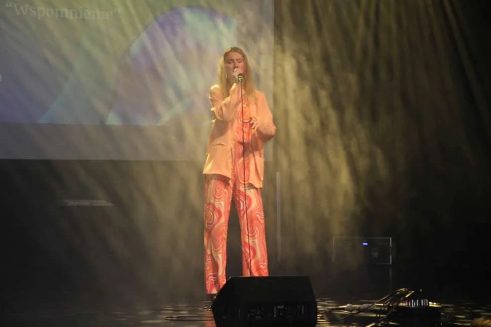 Wyjątkowy koncert w JOK-u. Młodzież śpiewała Niemena — zdjęcie 4 z 17