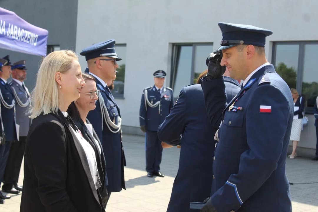 Święto Policji w Jarocinie. Policjanci odebrali awanse, padła ważna zapowiedź na 2027 rok