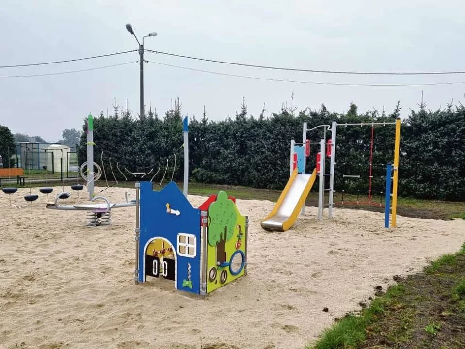 W gminie Jarocin powstało sześć nowych placów zabaw. Gdzie stanęły i ile kosztowały? [ZDJĘCIA] — zdjęcie 5 z 6