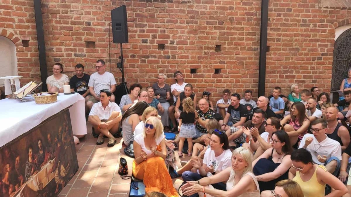 Msza Święta za zmarłych muzyków na Jarocin Festiwal 2024