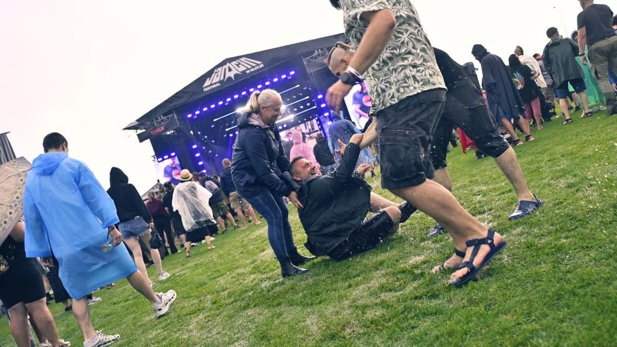 Tak bawiliście w błocie i deszczu podczas pierwszego dnia Jarocin Festiwal 2026
