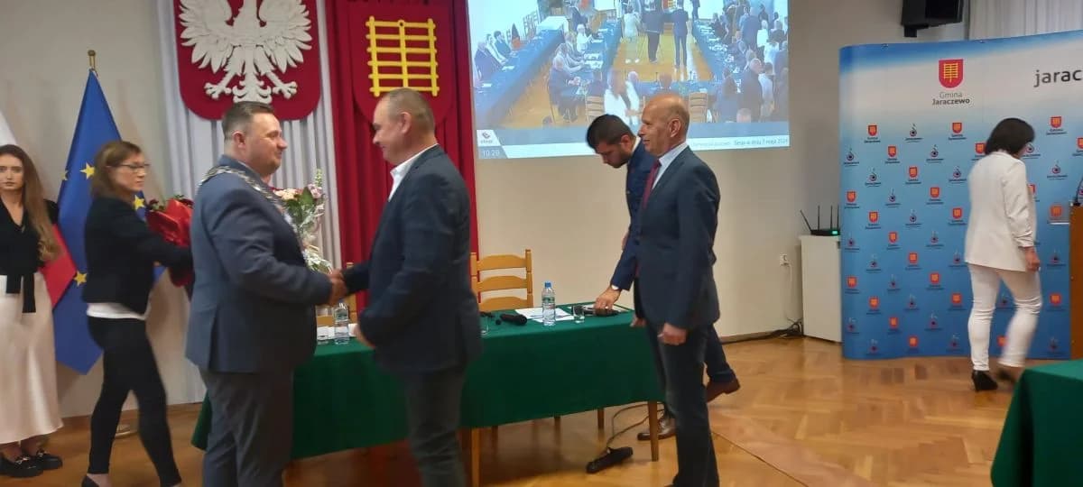 Nowo wybrani radni jaraczewskiej rady spotykają się na pierwszym posiedzeniu w rozpoczynającej się kadencji — zdjęcie 1 z 13