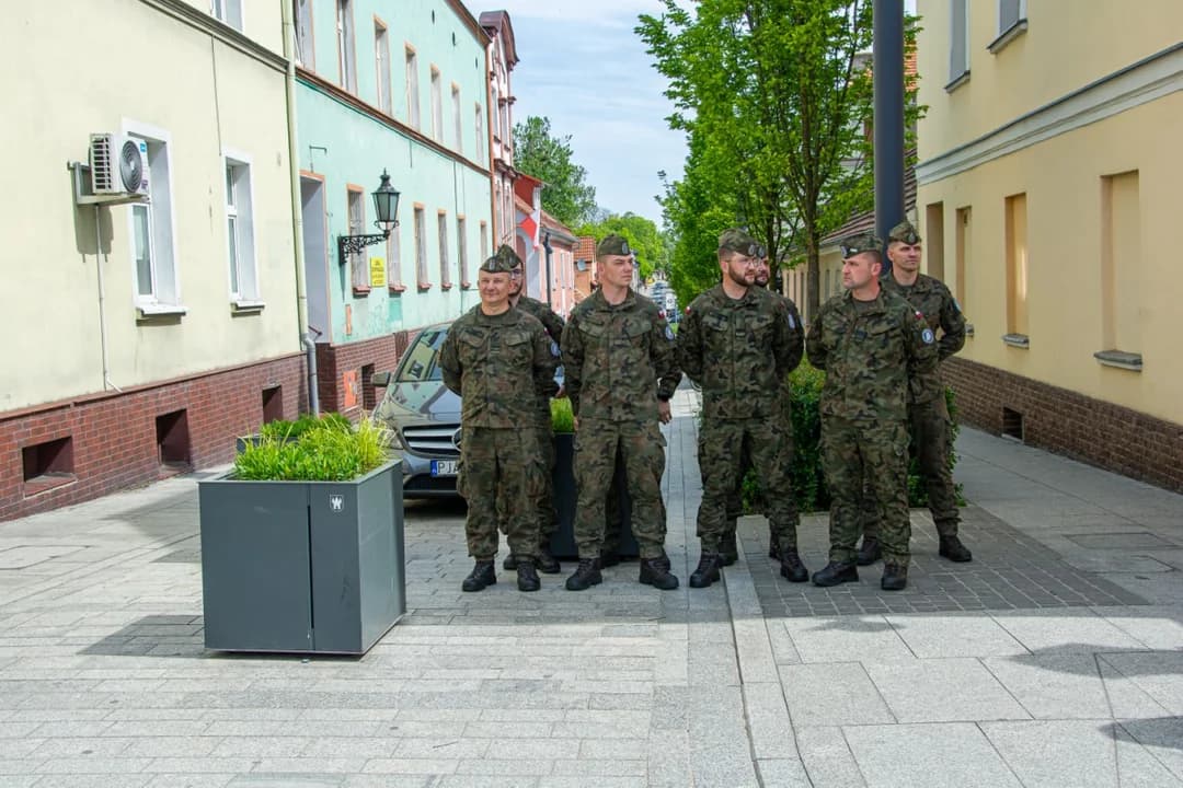 Jubileusz 80-lecia 16 Jarocińskiego Batalionu Remontu Lotnisk — zdjęcie 2 z 93