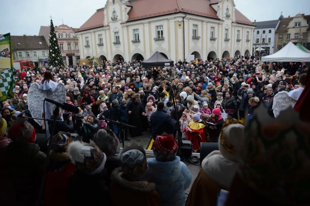 14. Jarocińskie Kolędowanie z Orszakiem Trzech Króli. Najwięcej było przedszkolaków  [ZDJĘCIA]