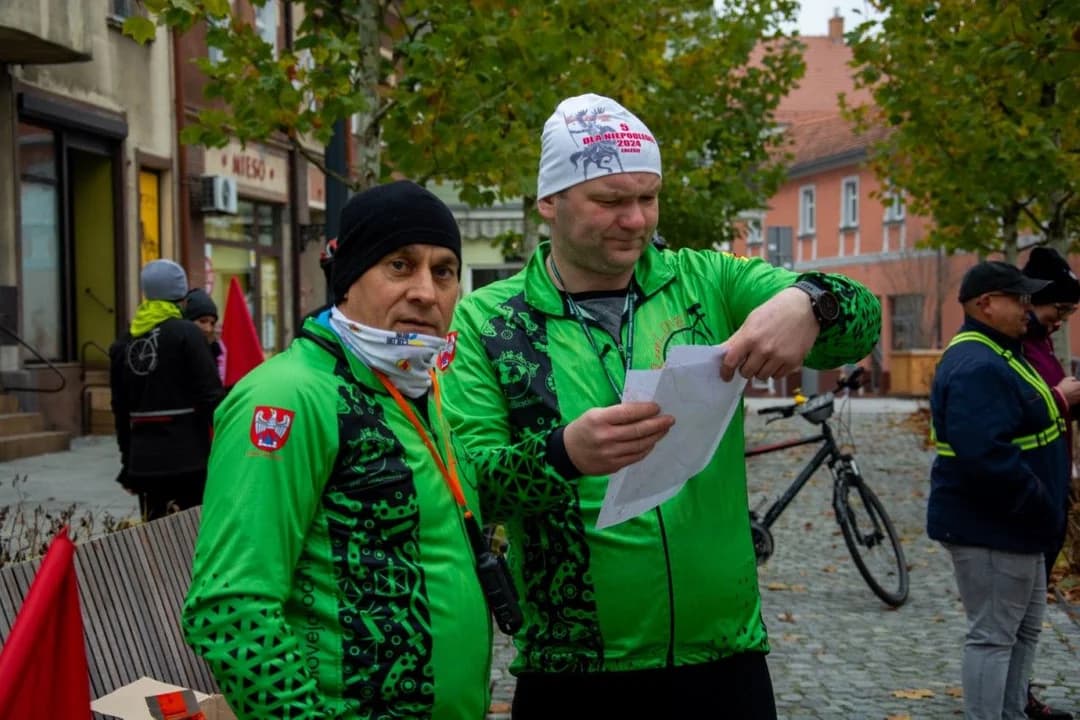 75 osób przejechało 106 kilometrów. Sztafeta Niepodległościowa z RoweLOVE Jarocin [ZDJĘCIA] — zdjęcie 3 z 64