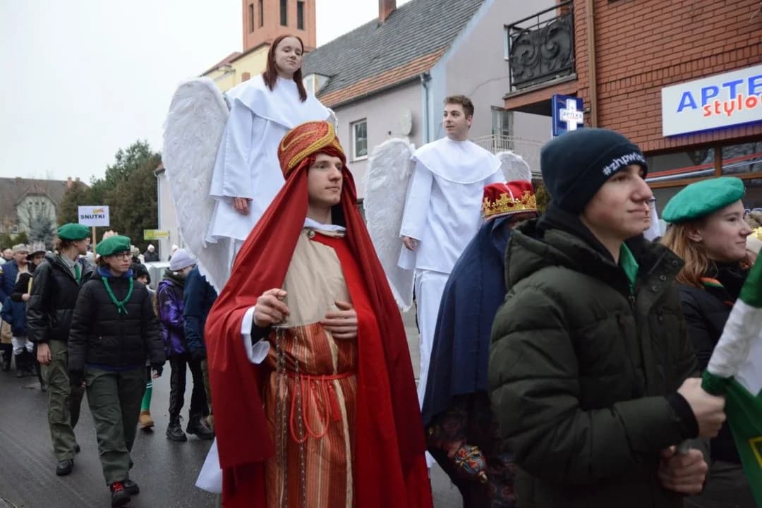 14. Jarocińskie Kolędowanie z Orszakiem Trzech Króli. Najwięcej było przedszkolaków  [ZDJĘCIA]