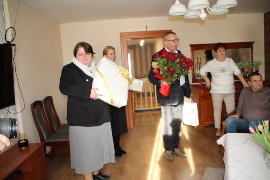 Państwo Majsnerowscy przeżyli razem 70 lat. Z życzeniami do dostojnych jubilatów przybył burmistrz Jaraczewa — zdjęcie 5 z 54