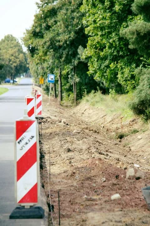 Władze powiatowe wizytują inwestycje drogowe — zdjęcie 3 z 16