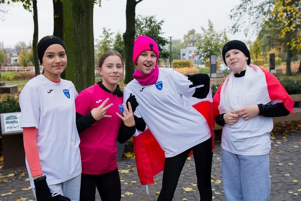Biegacze Jarocin pobiegli szlakiem pomników poświęconych bohaterom Ziemi Jarocińskiej — zdjęcie 5 z 29