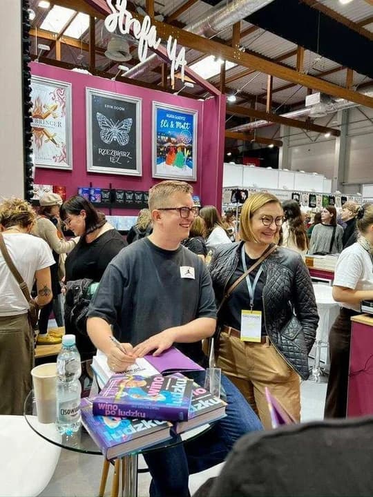 Jak widać książki Iwo cieszą się sporą popularnością, a sam autor nie odmawia autografów