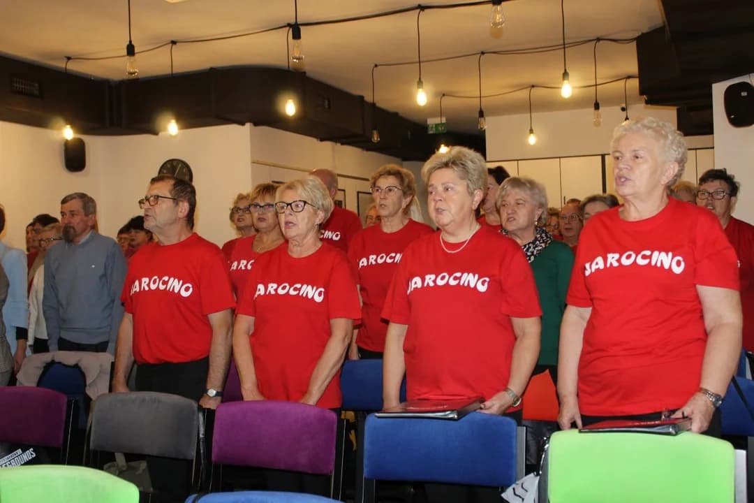 Chór "Barwicki" i Klub "Jarocino" zaprosili jarociniaków do wspólnego śpiewu — zdjęcie 4 z 50