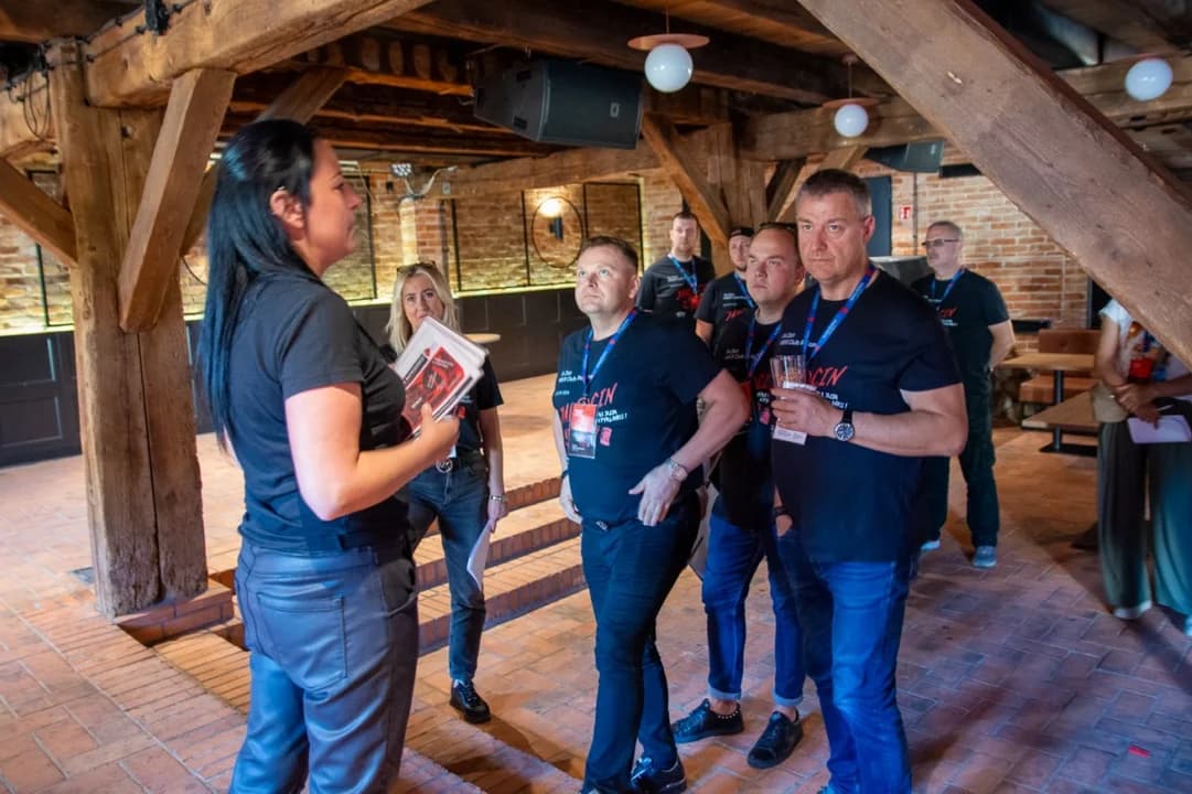 34. Zlot MB/8 Club Poland na rockowo. Przejazd przez Jarocin, bal w Żerkowie i pokaz w Śmiełowie [ZDJĘCIA] — zdjęcie 6 z 121