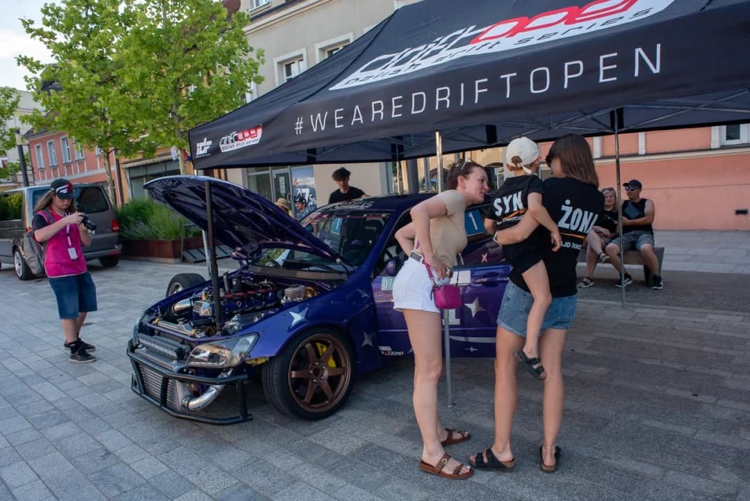 4. Rally and Race Rajd Jarociński został oficjalnie otwarty na Rynku w Jarocinie