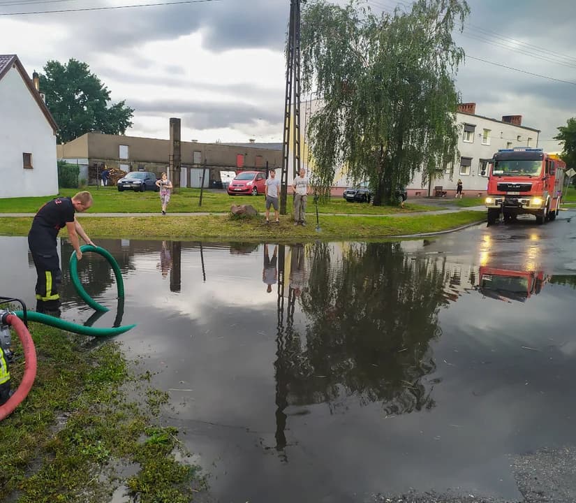 Możliwe gwałtowne burze, porywy wiatru i intensywne opady deszczu