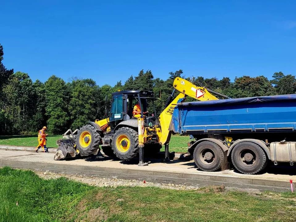 Zakończyła się przebudowa drogi powiatowej Żerków - Bieździadów [ZDJĘCIA]