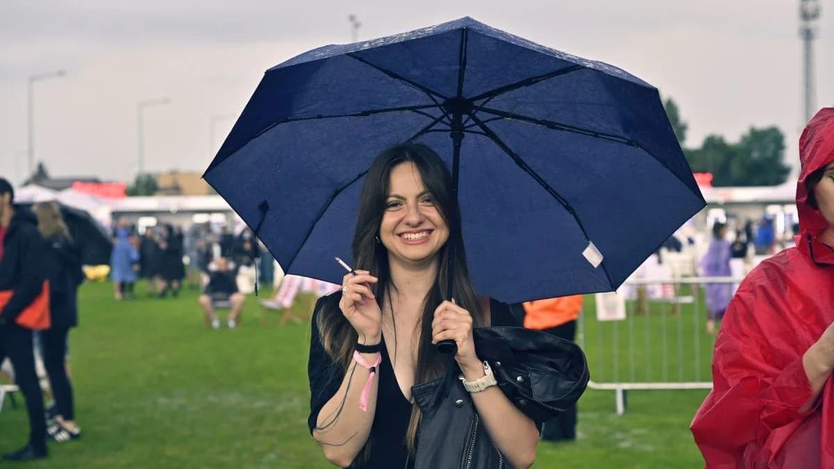 Tak bawiliście w błocie i deszczu podczas pierwszego dnia Jarocin Festiwal 2026