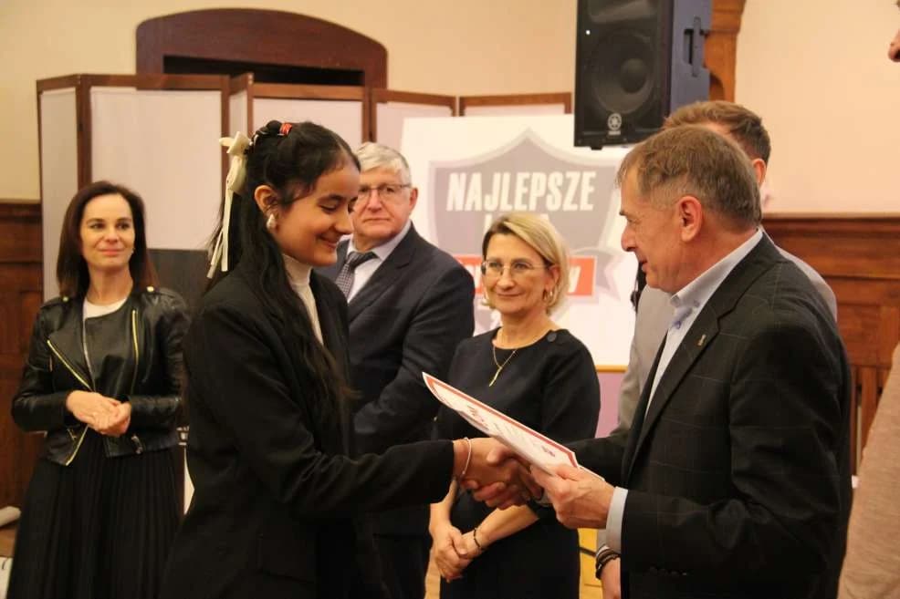 Konkursem „Ojczyznę Mam w Sercu” młodzież ze szkół ponadpodstawowych uczciła Święto Niepodległości [ZDJĘCIA, SONDA]