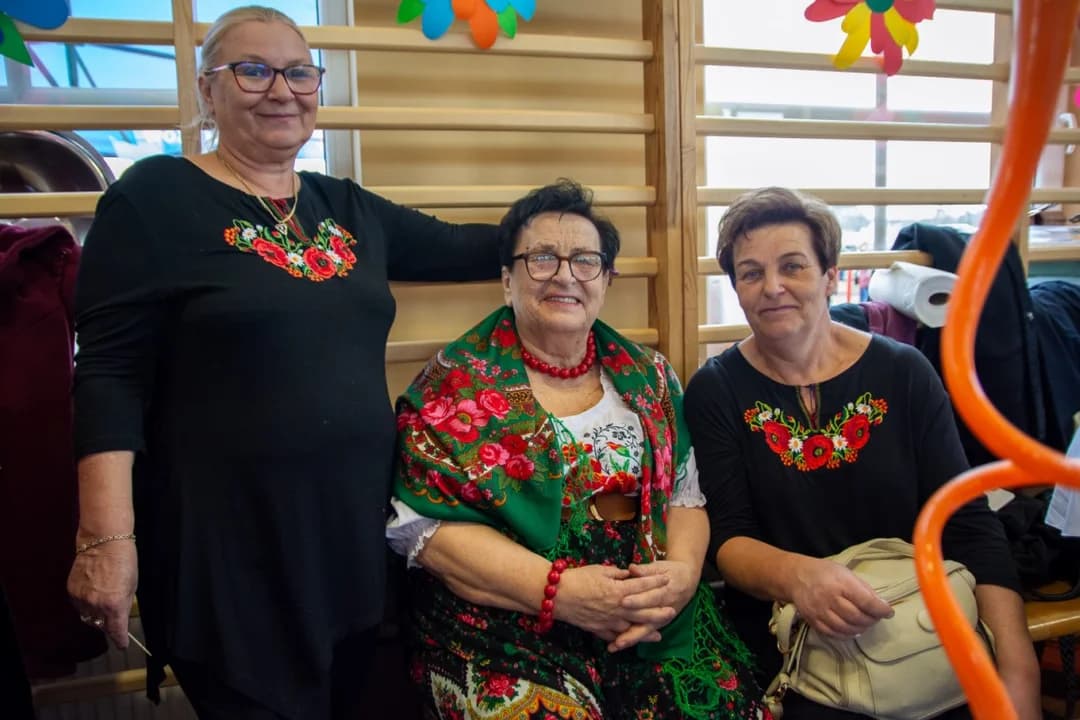 Wielkie tarcie chrzanu w Chrzanie. Przy tarkach stanęło blisko 100 KGW z całej Wielkopolski  [ZDJĘCIA, AKTUALIZACJA]