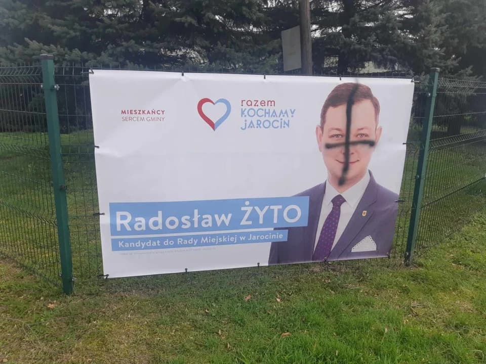 Wybory samorządowe 2024. Zniszczono banery kandydata do Rady Miejskiej Jarocina