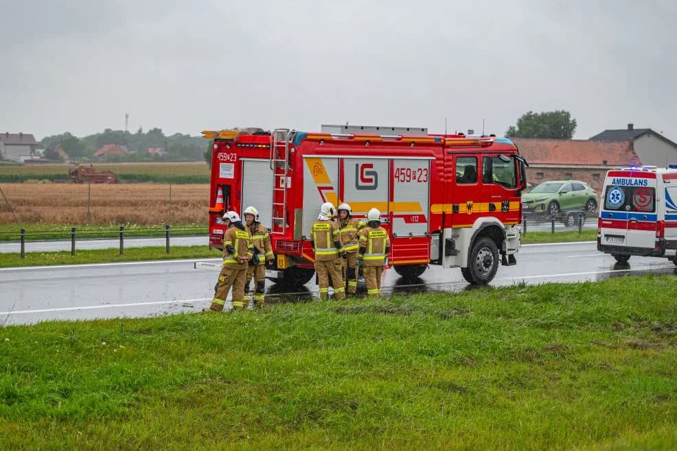 Trzy osoby są w szpitalu po wypadku na obwodnicy Jarocina — zdjęcie 4 z 6