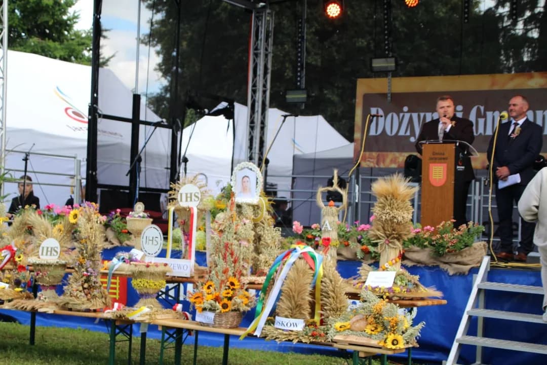 Dożynki rolników z gminy Jaraczewo w Łobzowcu — zdjęcie 1 z 130