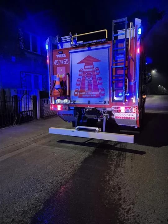 34-latek z Jarocina zaalarmował służby o wybuchu bomby, nieprzytomnej kobiecie i dziecku