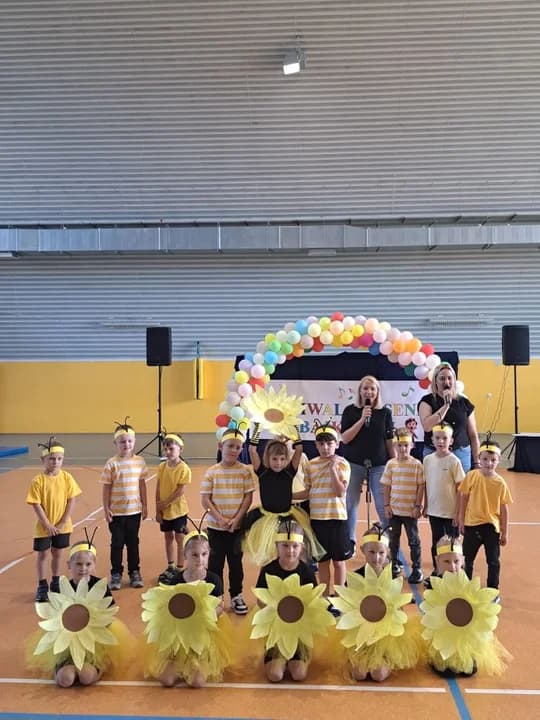Gminny Festiwal Piosenki Bajkowej w Publicznym Przedszkolu nr 2 "Bajeczka" w Jarocinie — zdjęcie 3 z 59