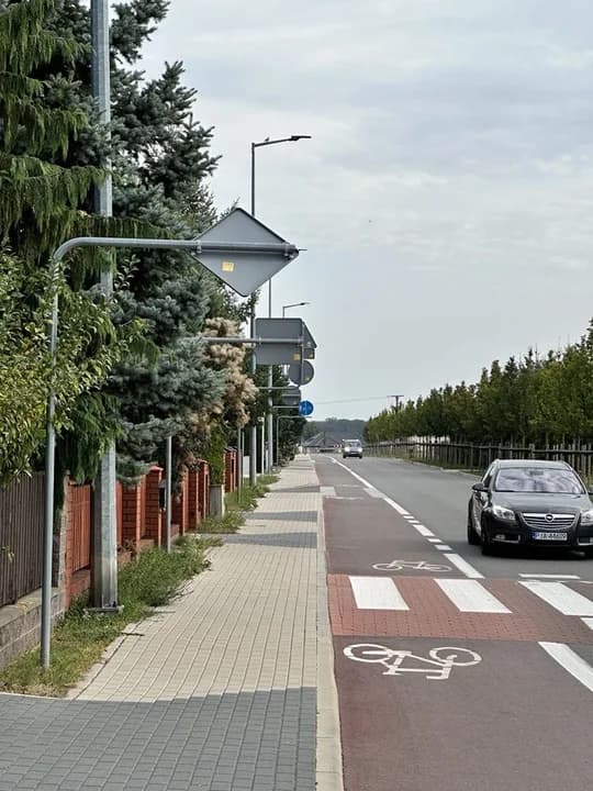 Po tej ścieżce mogas poruszać się piesi jak i rowerzyści