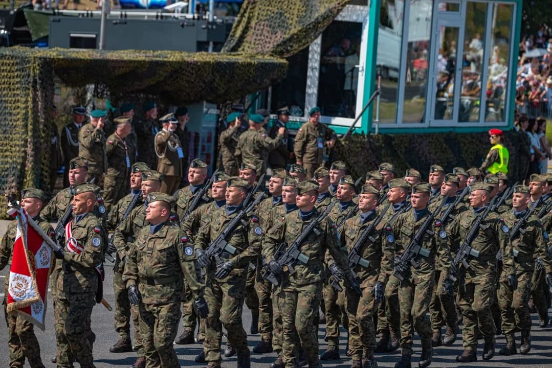Żołnierze z 16. Jarocińskiego Batalionu Remontu Lotnisk defilowali w Warszawie [ZDJĘCIA] — zdjęcie 4 z 15
