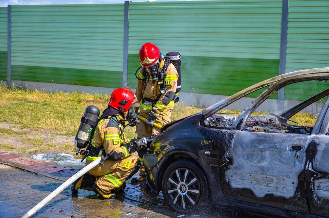 Rekordowa liczba pożarów aut w Jarocinie i okolicy — zdjęcie 3 z 40