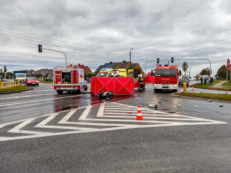 Zderzenie motorowerzysty z autem osobowym na DK 11