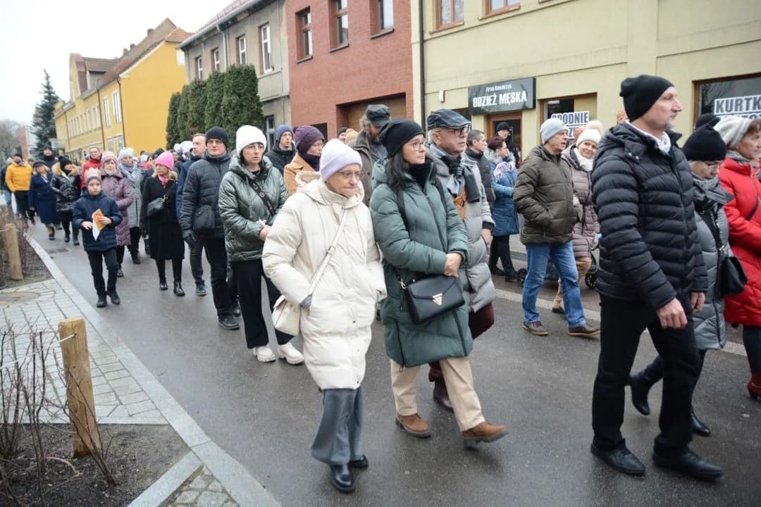 14. Jarocińskie Kolędowanie z Orszakiem Trzech Króli. Najwięcej było przedszkolaków  [ZDJĘCIA]