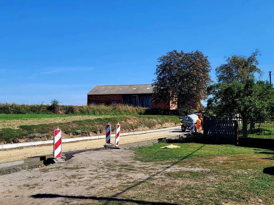 Zakończyła się przebudowa drogi powiatowej Żerków - Bieździadów [ZDJĘCIA]